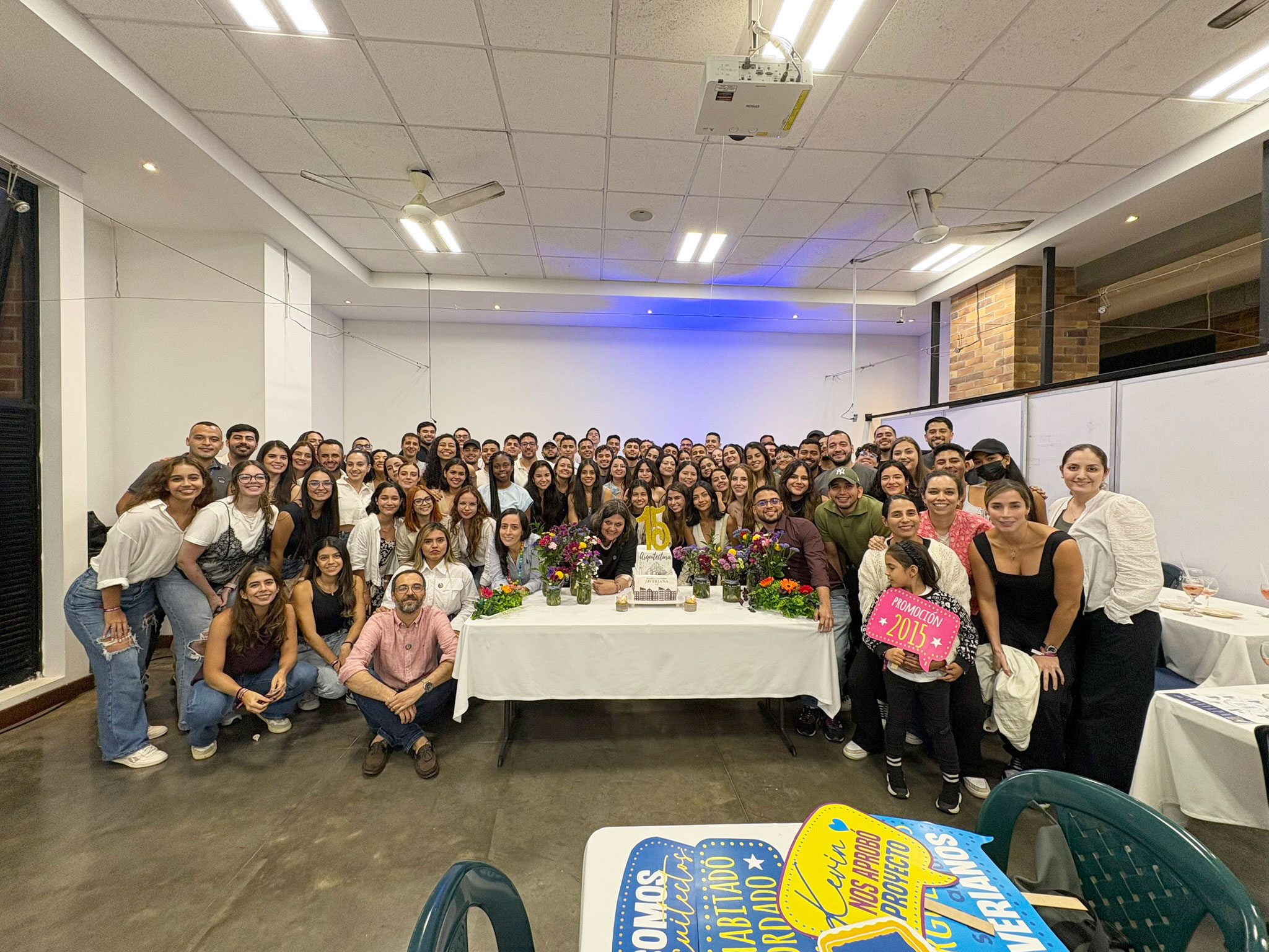 15 años de Arquitectura Javeriana Cali: la lluvia no apagó el fuego de la fraternidad y el regreso a casa