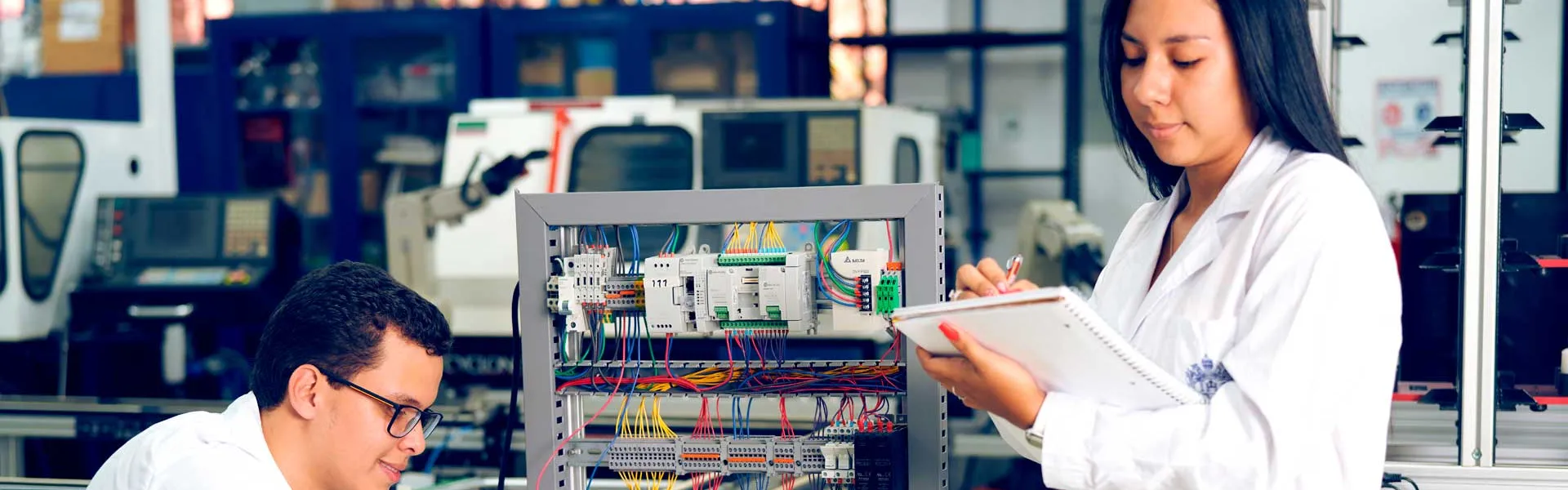 Ingeniería Electrónica: una reforma curricular que prepara a los líderes tecnológicos del futuro Ingeniería Electrónica: una reforma curricular que prepara a los líderes tecnológicos del futuro