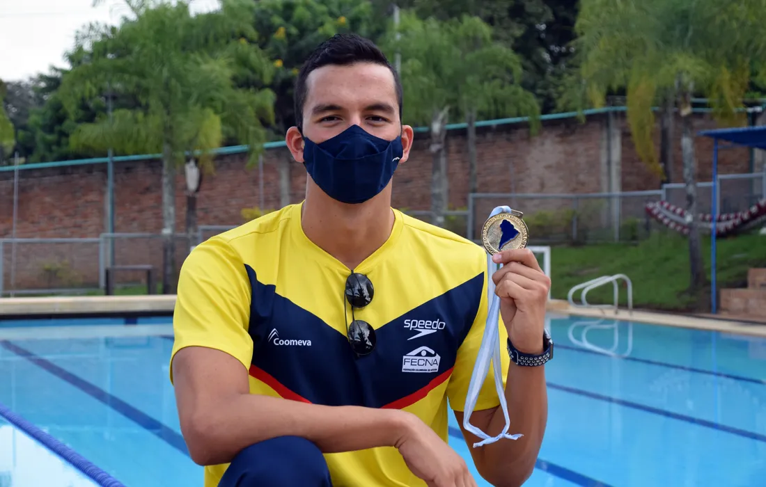 Conozca al estudiante de Administración de Empresas que triunfa en la natación Conozca al estudiante de Administración de Empresas que triunfa en la natación