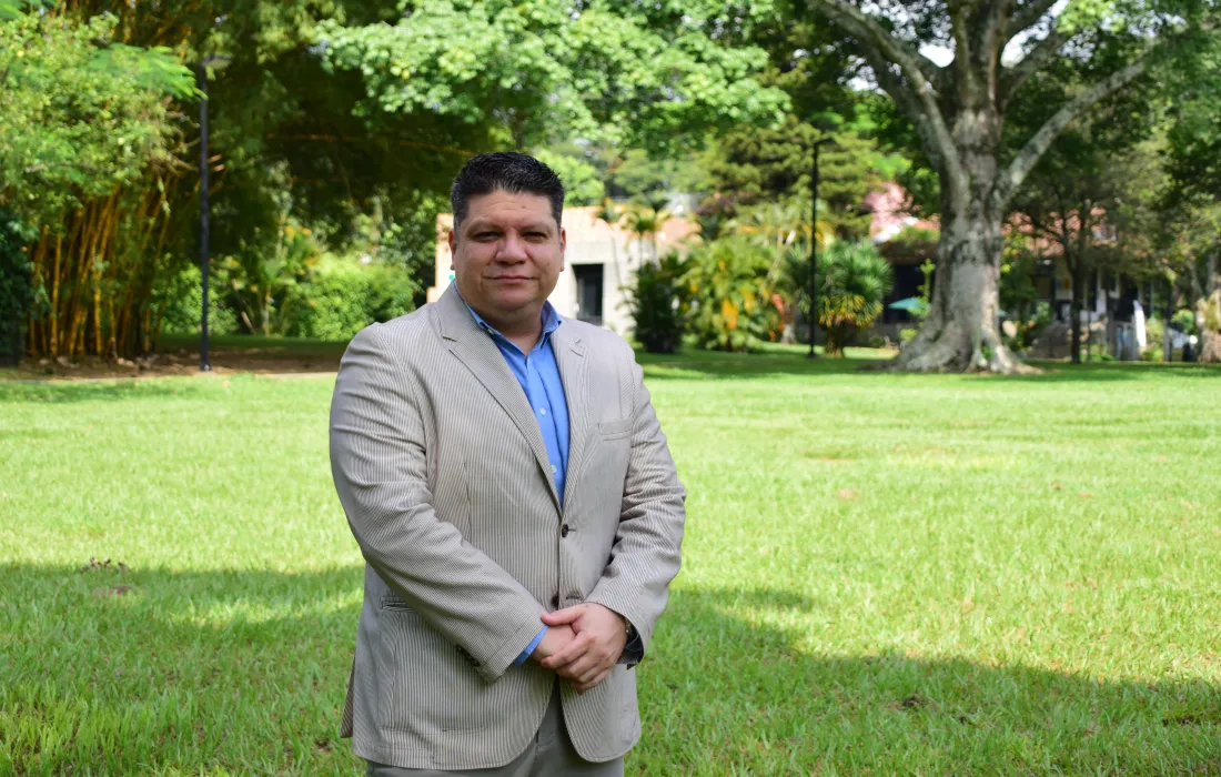 mario_julian_mora mario_julian_mora