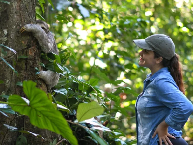 Estudiante de Biología haciendo investigación en Perú Estudiante de Biología haciendo investigación en Perú