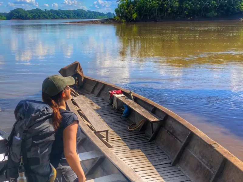 Estudiante de Biología haciendo investigación en Perú Estudiante de Biología haciendo investigación en Perú