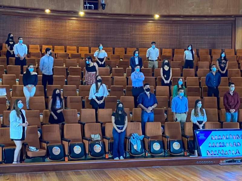 Estudiantes de Negocios Internacionales vivieron una emotiva Ceremonia de Conexión Estudiantes de Negocios Internacionales vivieron una emotiva Ceremonia de Conexión