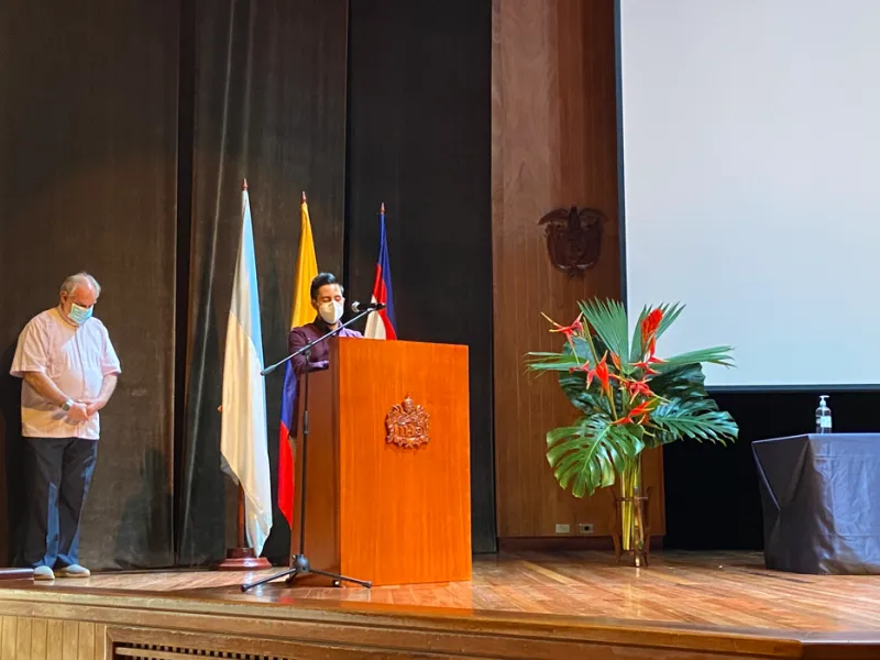 Estudiantes de Negocios Internacionales vivieron una emotiva Ceremonia de Conexión Estudiantes de Negocios Internacionales vivieron una emotiva Ceremonia de Conexión