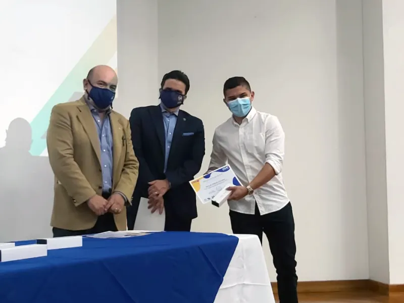 La FCEA ofreció ceremonia de reconocimiento a los 24 mejores Saber Pro de Administración de Empresas en la región La FCEA ofreció ceremonia de reconocimiento a los 24 mejores Saber Pro de Administración de Empresas en la región