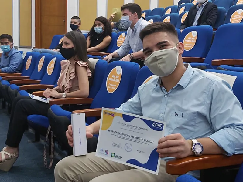 La FCEA ofreció ceremonia de reconocimiento a los 24 mejores Saber Pro de Administración de Empresas en la región La FCEA ofreció ceremonia de reconocimiento a los 24 mejores Saber Pro de Administración de Empresas en la región