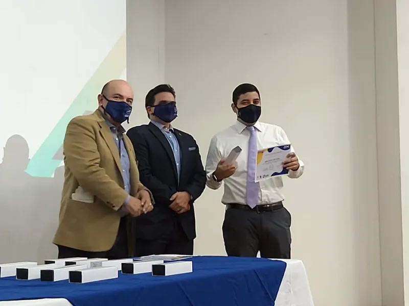 La FCEA ofreció ceremonia de reconocimiento a los 24 mejores Saber Pro de Administración de Empresas en la región La FCEA ofreció ceremonia de reconocimiento a los 24 mejores Saber Pro de Administración de Empresas en la región