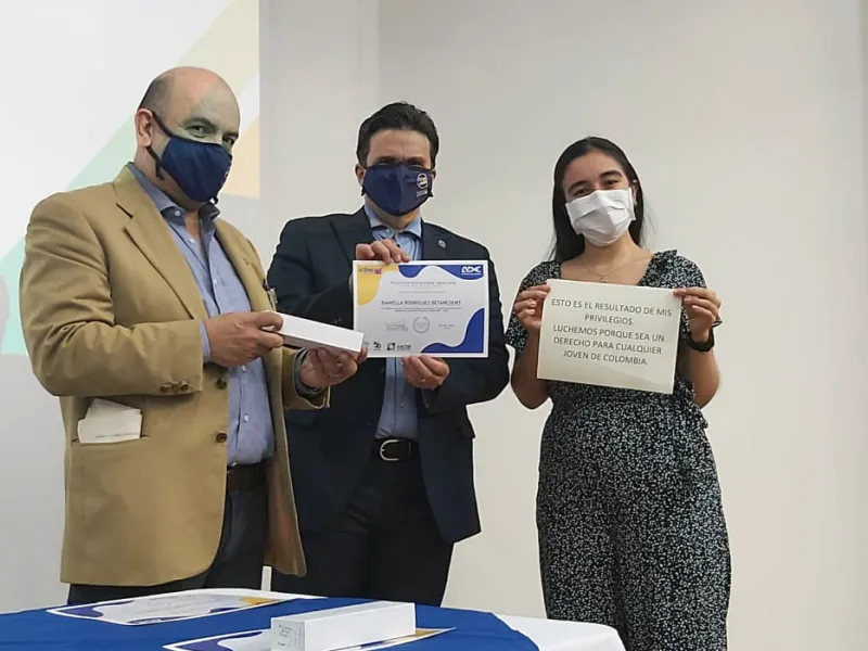 La FCEA ofreció ceremonia de reconocimiento a los 24 mejores Saber Pro de Administración de Empresas en la región La FCEA ofreció ceremonia de reconocimiento a los 24 mejores Saber Pro de Administración de Empresas en la región