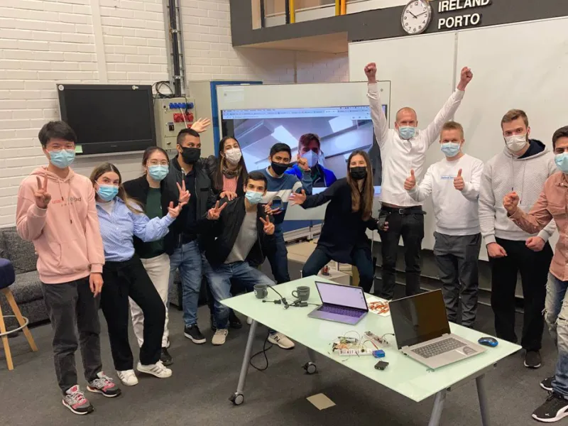 Estudiantes javerianos desarrollaron un dispositivo para monitorear el ambiente en espacios de construcción cerrados Estudiantes javerianos desarrollaron un dispositivo para monitorear el ambiente en espacios de construcción cerrados