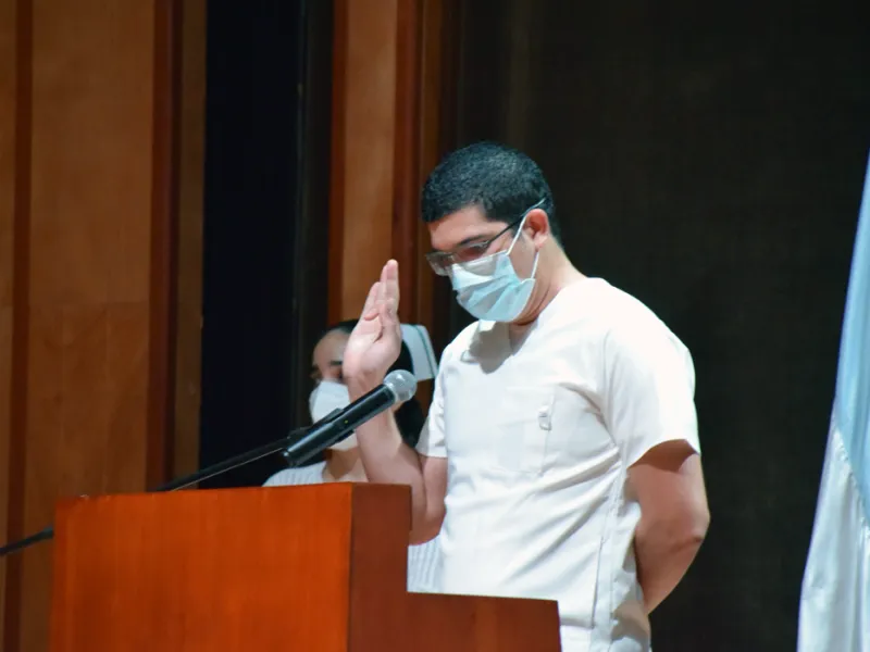 Programa de Enfermería realizó la primera imposición de tocas y botones a sus estudiantes Programa de Enfermería realizó la primera imposición de tocas y botones a sus estudiantes