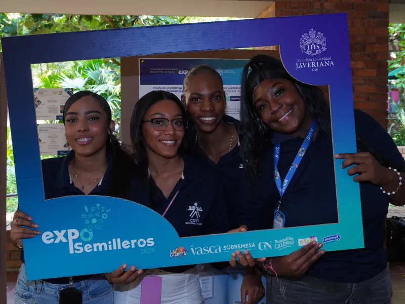 Estudiantes del SENA, expositoras de póster en Exposemilleros 2025 