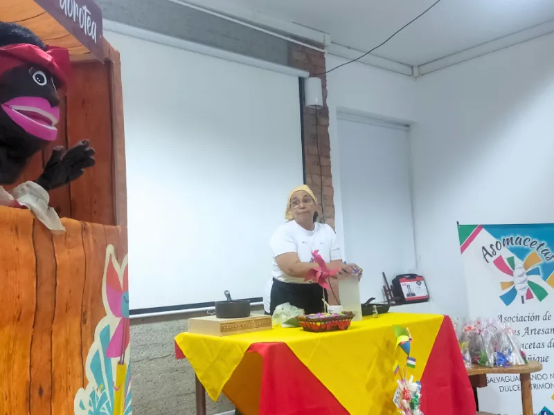 ¡100 años de tradición caleña que los javerianos ayudan a preservar en las macetas de alfeñique!  ¡100 años de tradición caleña que los javerianos ayudan a preservar en las macetas de alfeñique!