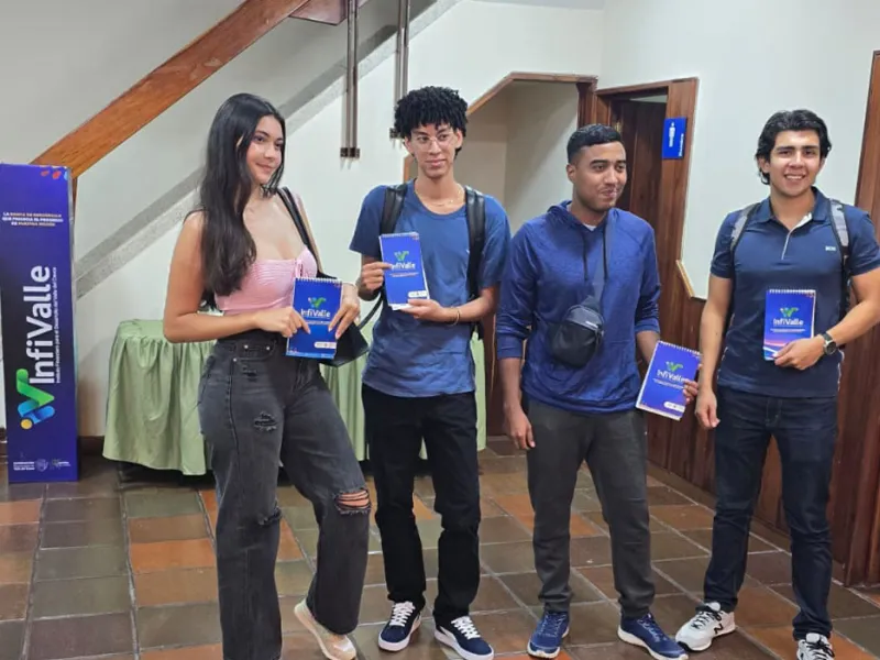 Estudiantes de Finanzas compartieron con líderes empresariales en el Encuentro Económico y Financiero de la CVC  Estudiantes de Finanzas compartieron con líderes empresariales en el Encuentro Económico y Financiero de la CVC