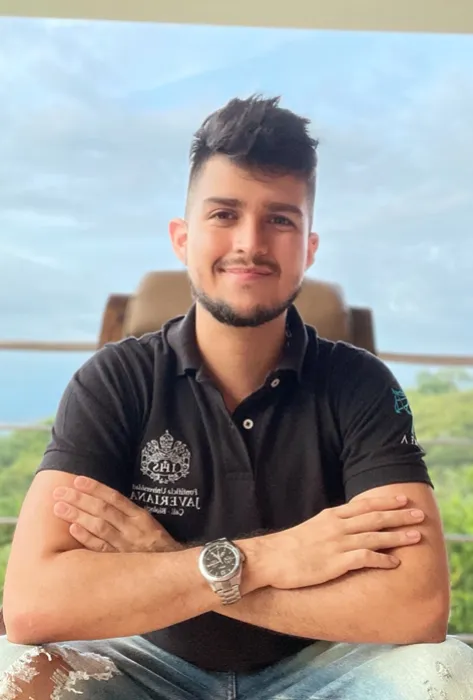 Esteban Mosquera, estudiante de Biología Esteban Mosquera, estudiante de Biología