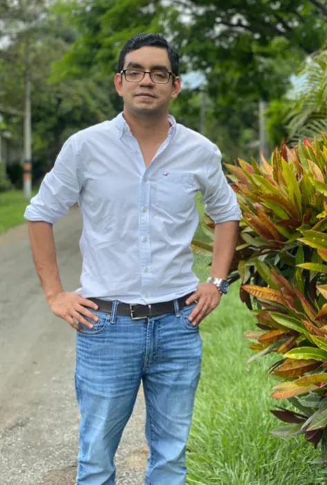 Javier Hernán Vinasco, egresado de la Especialización en Sistemas Gerenciales de Ingeniería Javier Hernán Vinasco, egresado de la Especialización en Sistemas Gerenciales de Ingeniería