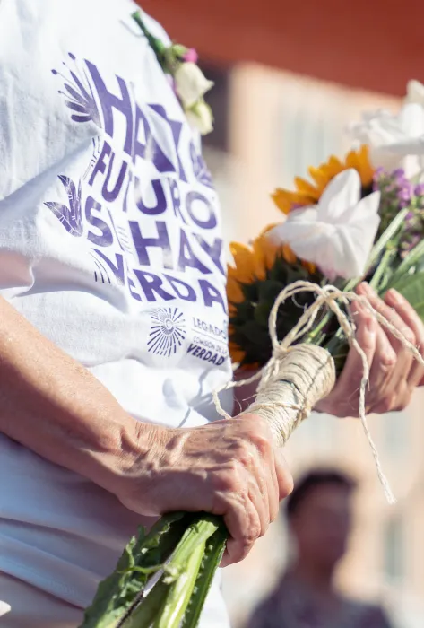 Con la verdad construimos paz  Con la verdad construimos paz