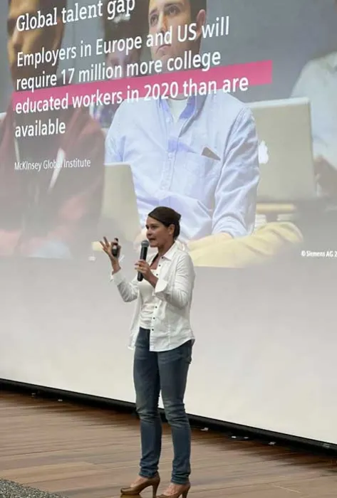HR People & Culture Americas de Siemens Healthineers ofreció charla sobre competencias profesionales a estudiantes javerianos HR People & Culture Americas de Siemens Healthineers ofreció charla sobre competencias profesionales a estudiantes javerianos