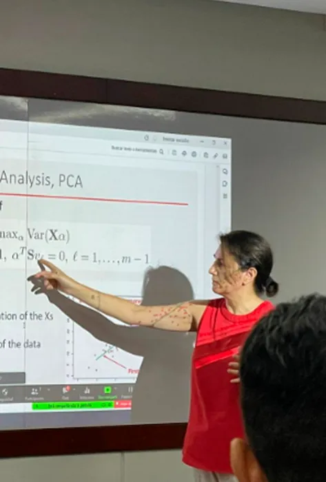 Docentes de universidades de España y Argentina impartieron cursos de actualización de econometría en la Javeriana Cali Docentes de universidades de España y Argentina impartieron cursos de actualización de econometría en la Javeriana Cali