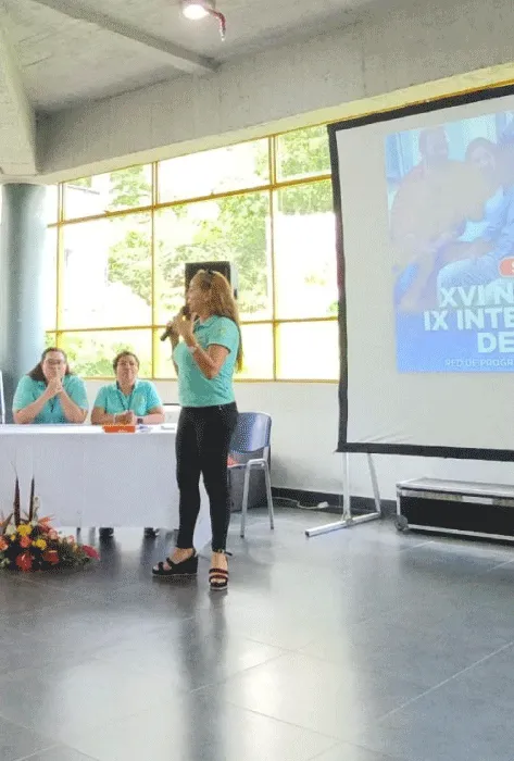 Egresadas de la Maestría en Asesoría Familiar presentaron sus experiencias de intervención en temas de convivencia familiar Egresadas de la Maestría en Asesoría Familiar presentaron sus experiencias de intervención en temas de convivencia familiar