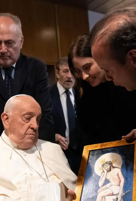Pintura del profesor Harvy Oviedo fue entregada al papa Francisco en el Vaticano Pintura del profesor Harvy Oviedo fue entregada al papa Francisco en el Vaticano