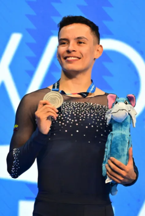 La Universidad Javeriana Cali se enorgullece de destacar a Brayan Carreño Ceballos, estudiante de segundo semestre de la carrera de Medicina quien ha alcanzado notables éxitos en el mundo del patinaje artístico La Universidad Javeriana Cali se enorgullece de destacar a Brayan Carreño Ceballos, estudiante de segundo semestre de la carrera de Medicina quien ha alcanzado notables éxitos en el mundo del patinaje artístico