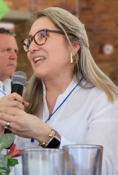 Más de 40 egresados de las promociones comprendidas entre 1975 y 2005 se reunieron en el campus de la Pontificia Universidad Javeriana Cali el pasado sábado 14 de septiembre. El emotivo encuentro que sirvió para recordar memorables experiencias fue organizado por la Dirección de Relacionamiento con Egresados y Alianzas para el Desarrollo. Más de 40 egresados de las promociones comprendidas entre 1975 y 2005 se reunieron en el campus de la Pontificia Universidad Javeriana Cali el pasado sábado 14 de septiembre. El emotivo encuentro que sirvió para recordar memorables experiencias fue organizado por la Dirección de Relacionamiento con Egresados y Alianzas para el Desarrollo.
