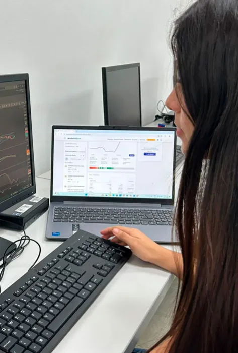 Estudiantes de la Javeriana Cali y la Universidad de Lima compiten en la Simulación Bolsa de Valores Internacional 2024-2 Estudiantes de la Javeriana Cali y la Universidad de Lima compiten en la Simulación Bolsa de Valores Internacional 2024-2