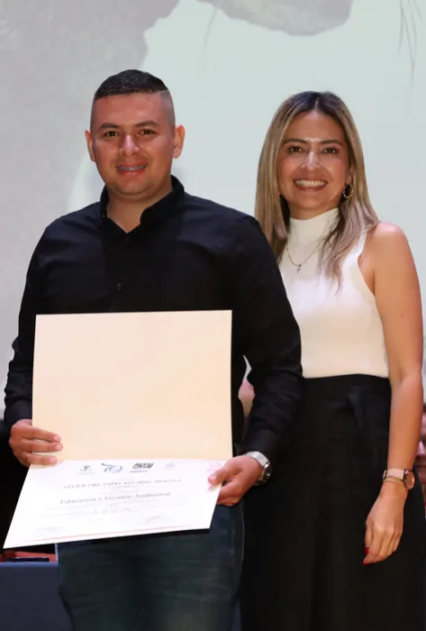 La Javeriana Cali clausura la tercera versión del Diplomado Tesos por el Ambiente con un emotivo reconocimiento a la CVC La Javeriana Cali clausura la tercera versión del Diplomado Tesos por el Ambiente con un emotivo reconocimiento a la CVC