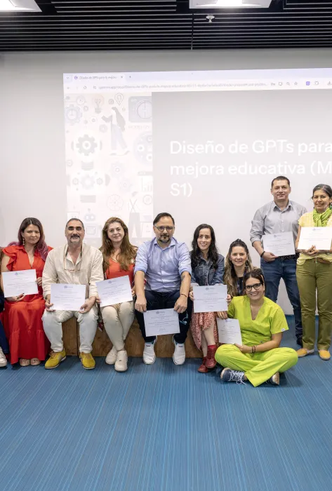 Centro Magis certifica a la primera cohorte de profesores en herramientas de IAGen Centro Magis certifica a la primera cohorte de profesores en herramientas de IAGen