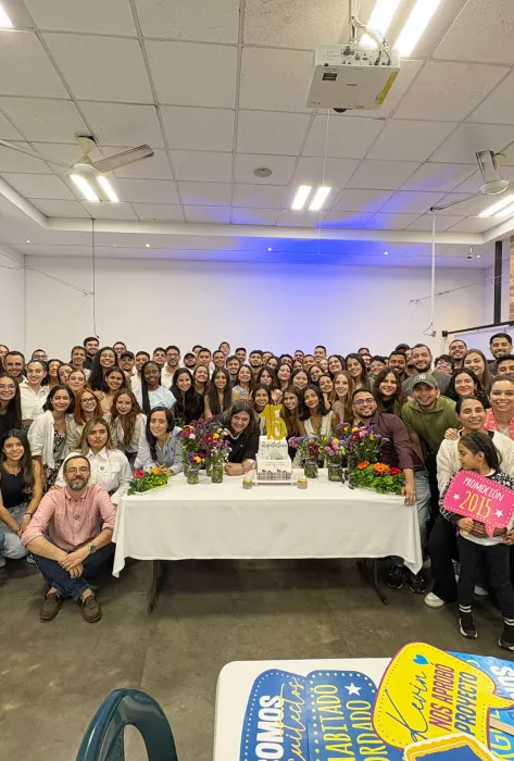 15 años de Arquitectura Javeriana Cali: la lluvia no apagó el fuego de la fraternidad y el regreso a casa
