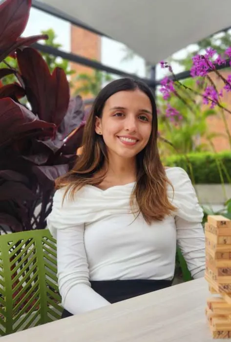 Mariana Álvarez Cano, la primera estudiante javeriana en realizar prácticas en el Ministerio de Hacienda Mariana Álvarez Cano, la primera estudiante javeriana en realizar prácticas en el Ministerio de Hacienda