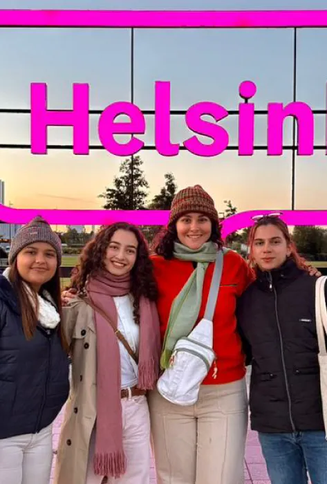 Estudiantes javerianos están en Finlandia co-creando soluciones globales junto a empresas internacionales Estudiantes javerianos están en Finlandia co-creando soluciones globales junto a empresas internacionales